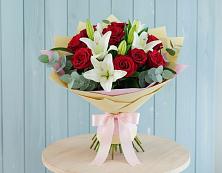Букет цветов из:  Лилии и Розы в Камышине