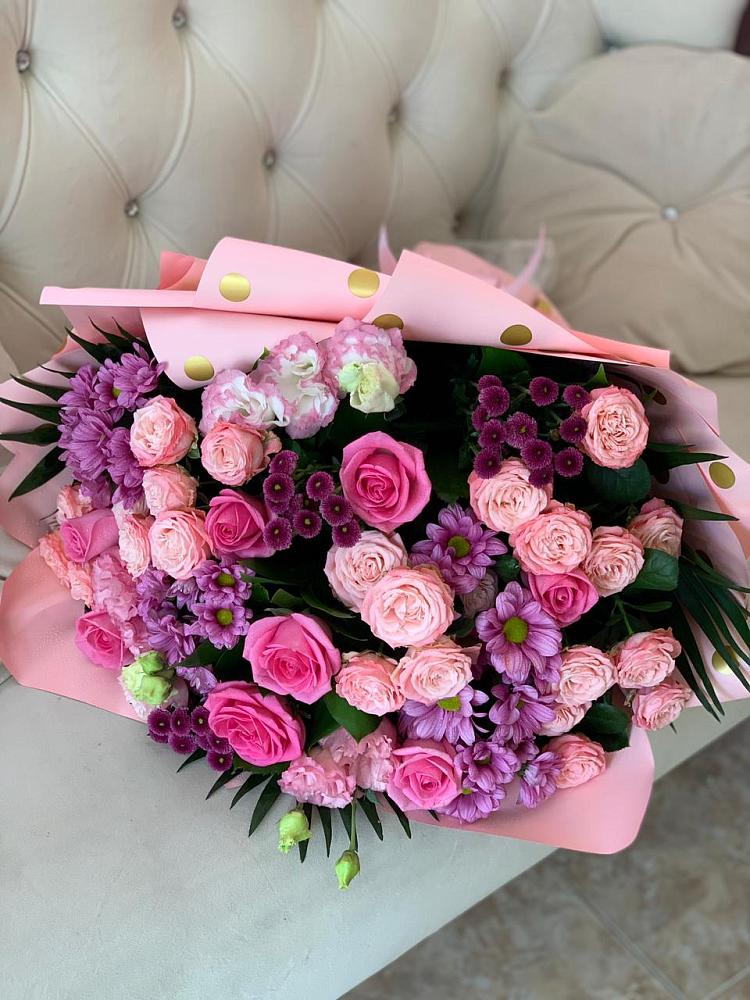 Букет цветов из: Хризантемы, Розы и Лизиантусы в Камышине