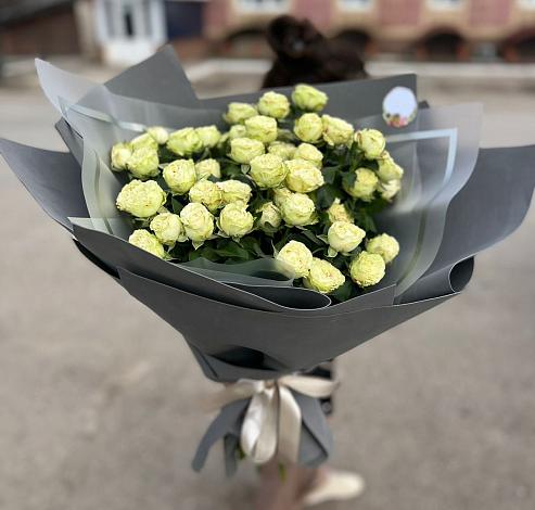 Букет Белые кустовые розы Солинеро в Камышине