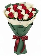 Букет Микс из красных и белых роз в Камышине