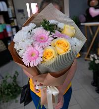 Букет цветов из:  Герберы, Розы и Хризантемы в Камышине