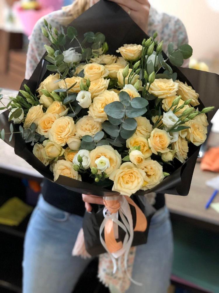 Букет цветов из: Розы и Лизиантусы в Камышине