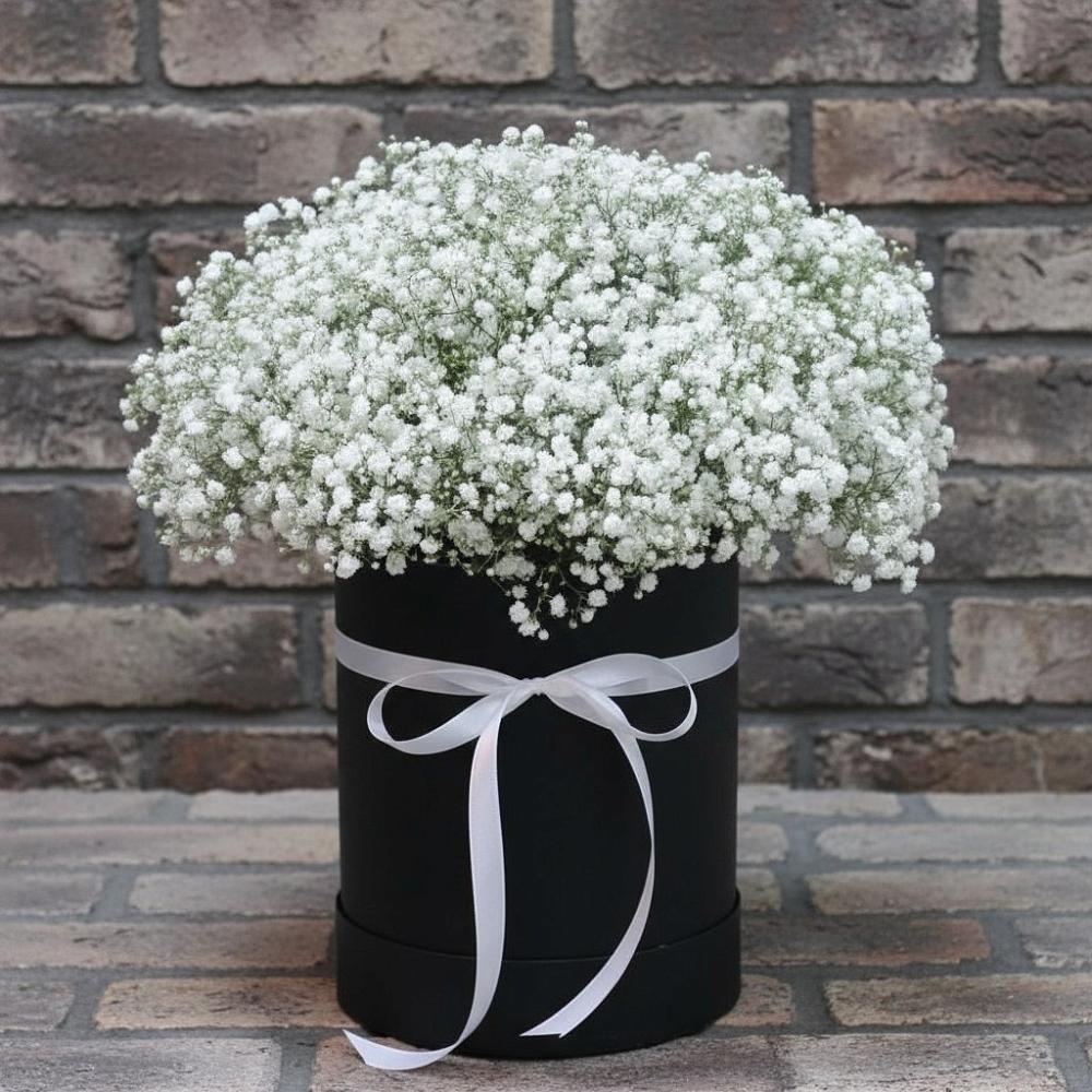 Цветочная композиция из Гипсофила в шляпной коробке в Камышине