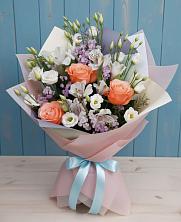 Букет цветов из:  Лизиантусы, Розы, Альстромерии и Гипсофила в Камышине