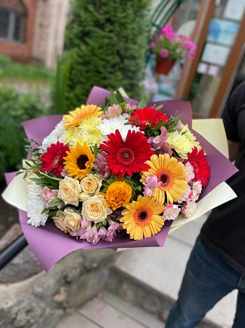 Букет цветов из: Герберы, Ромашки, Хризантемы, Розы и Подсолнухи в Камышине