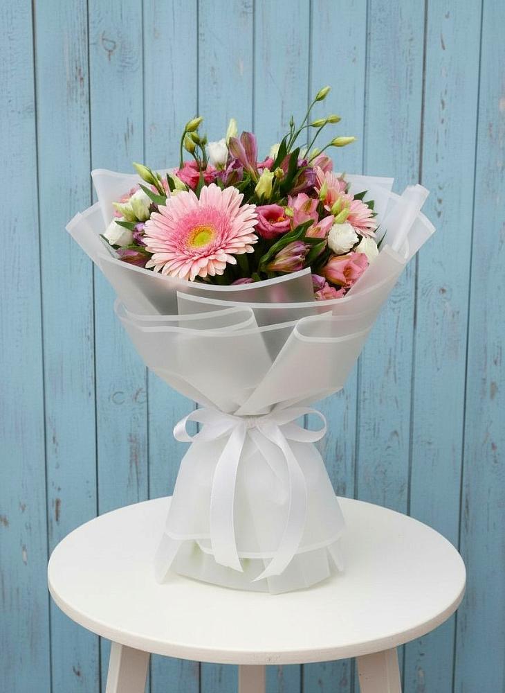 Букет цветов из: Герберы, Альстромерии и Лизиантусы в Камышине