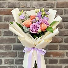 Букет цветов из:  Лизиантусы и Розы в Камышине