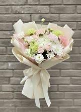 Букет цветов из:  Гвоздики, Розы, Лизиантусы и Хризантемы в Камышине