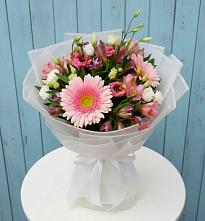 Букет цветов из:  Герберы, Альстромерии и Лизиантусы в Камышине