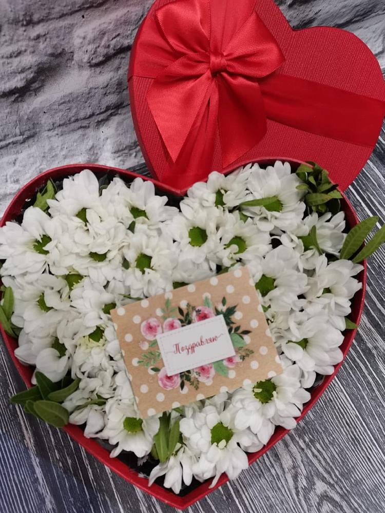 Цветочная композиция из Хризантемы в виде сердца в Камышине