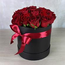 Цветочная композиция из Розы в шляпной коробке в Камышине