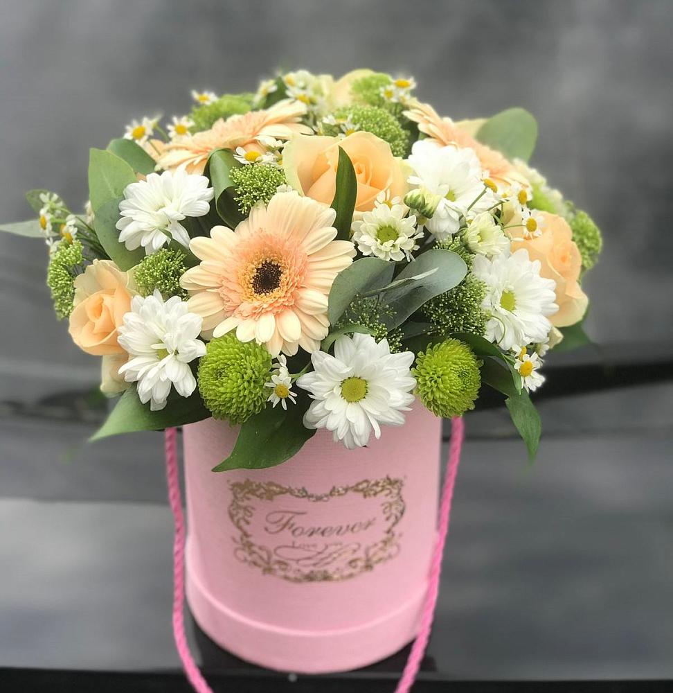 Цветочная композиция из Розы, Герберы и Хризантемы в шляпной коробке в Камышине