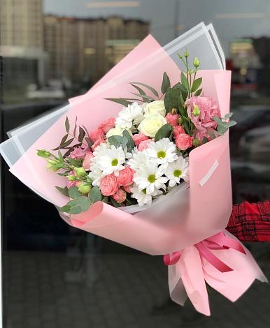 Букет цветов из: Розы, Лизиантусы и Хризантемы в Камышине