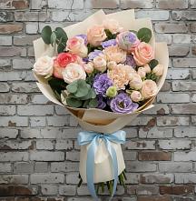 Букет цветов из:  Розы, Лизиантусы и Гвоздики в Камышине