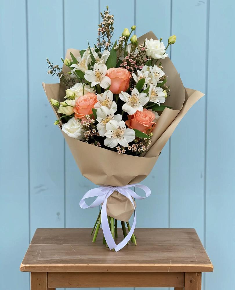Букет цветов из: Альстромерии, Лизиантусы, Розы и Хризантемы в Камышине