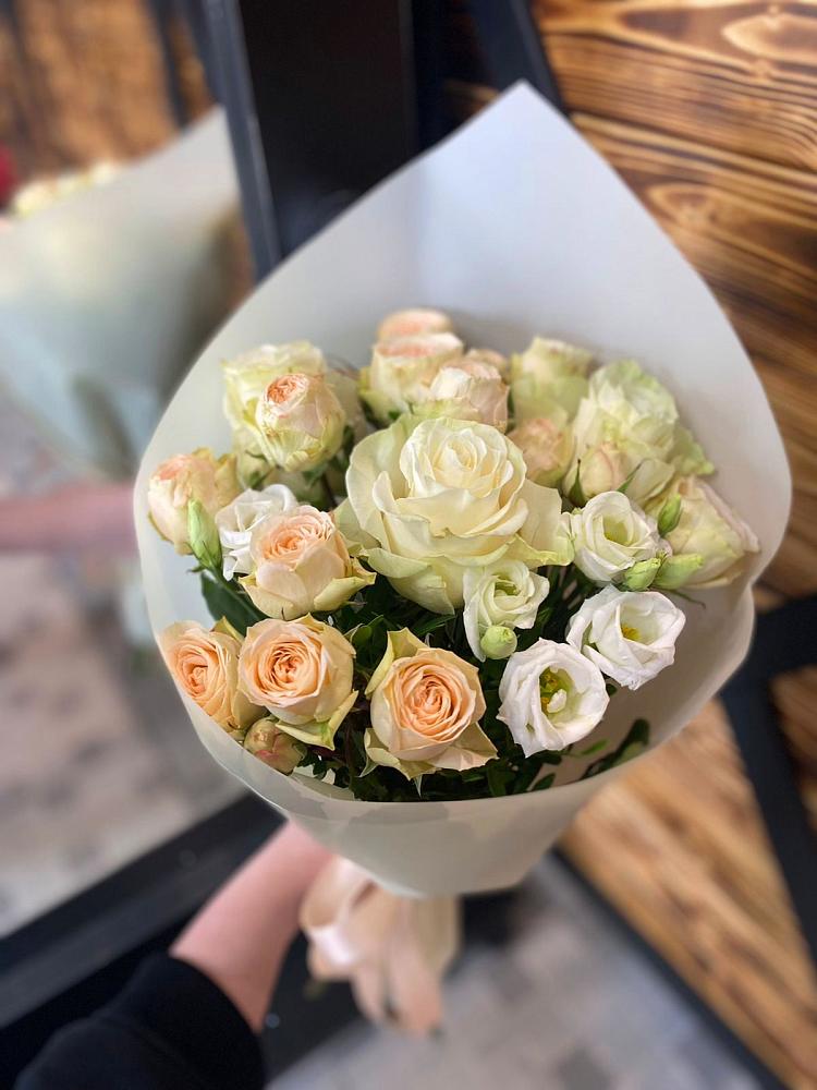 Букет цветов из: Розы и Лизиантусы в Камышине